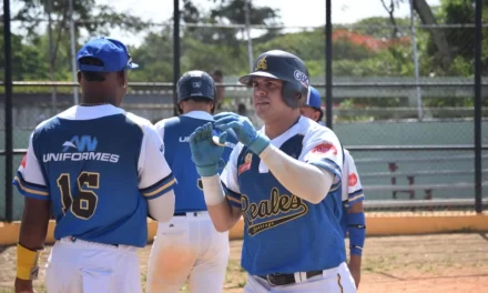 Reales de Santiago ganan tres seguidos béisbol Liga Verano