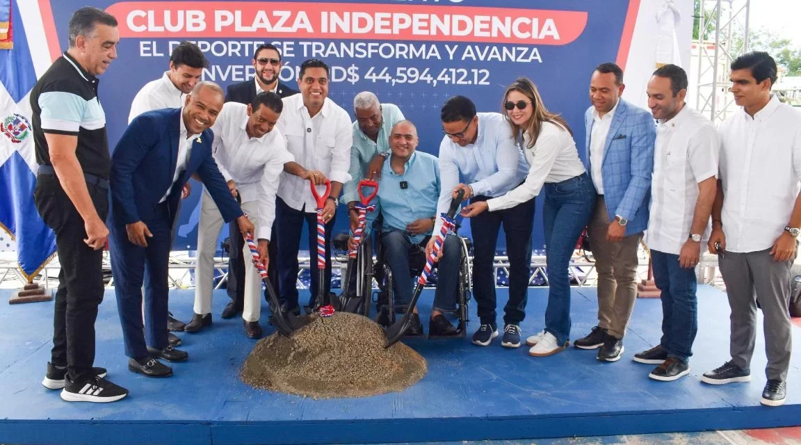 Ministro Kelvin Cruz inicia construcción de multiuso