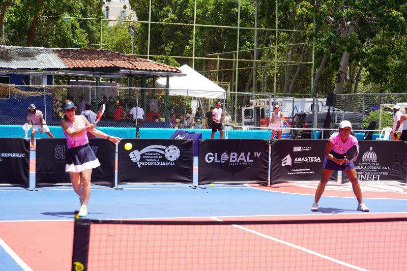 Torneo de Pickleball 2025, ganan López, Gieringer y Reyes