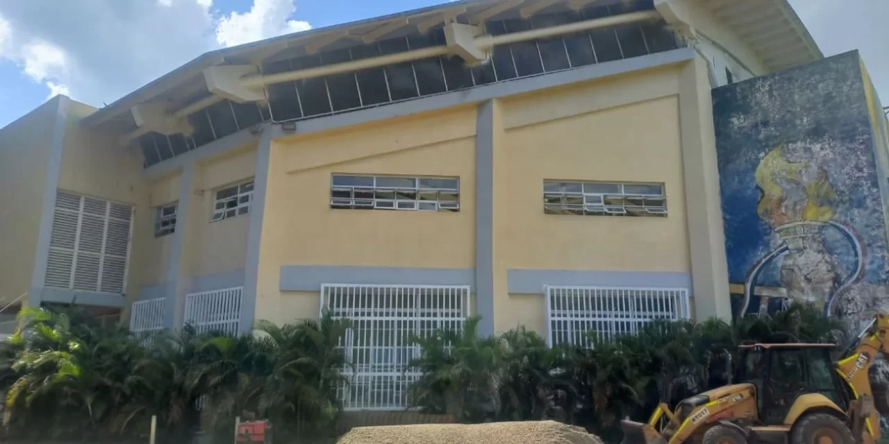 Fedovoli niega se oponga prestar el Palacio del Voleibol  a la Abadina