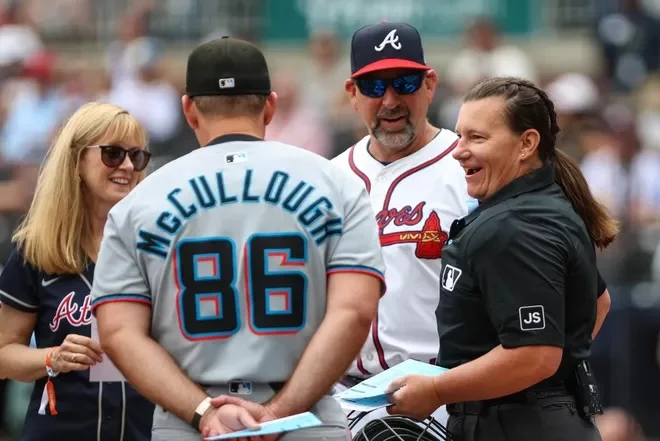 Jean Pawol pasó con buen nota inauguración como árbitro detrás del plato en MLB