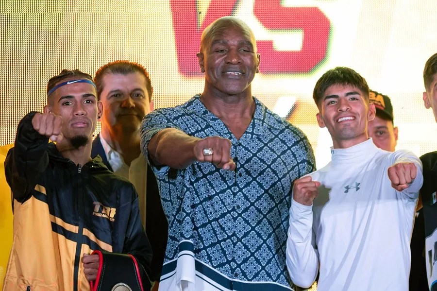 Evander Holyfield y otras leyendas del pugilato visitan Caracas para una tenebrosidad de exhibición