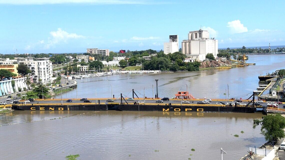 Puente flotante sobre el río Ozama cerrará este sábado al paso de embarcaciones