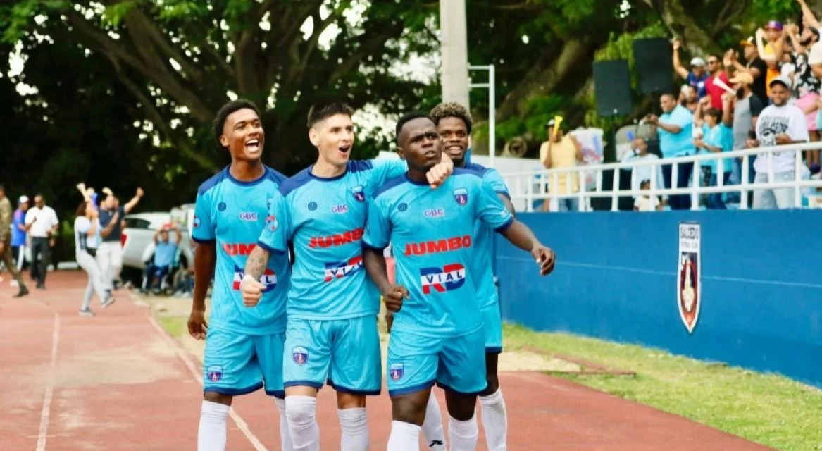 Salcedo amenaza a los gigantes de la LDF