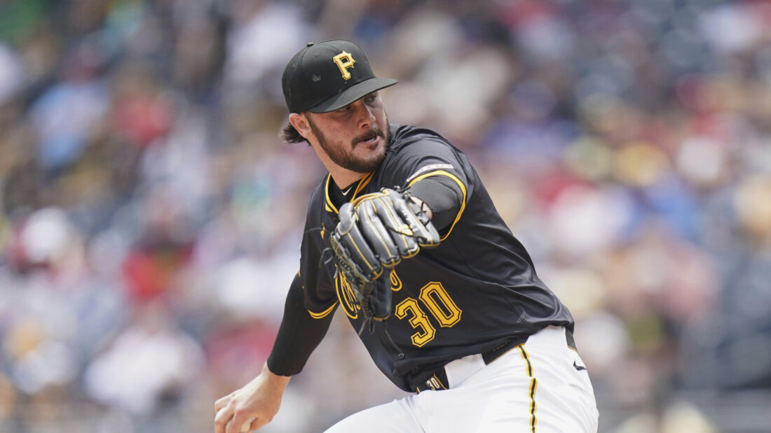 Skenes lidera blanqueada de los Piratas sobre Rojos en el comienzo de la serie