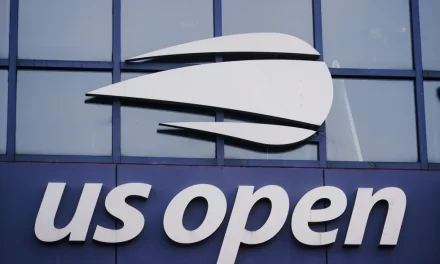 En el US Open, las estrellas del tenis brillan bajo luces exteriores