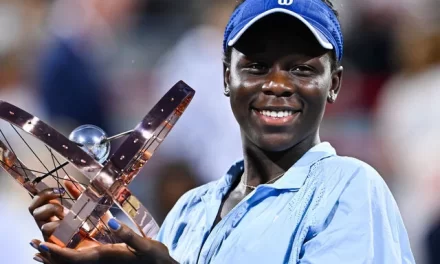 La adolescente Victoria Mboko vence a Naomi Osaka y consigue su primer título