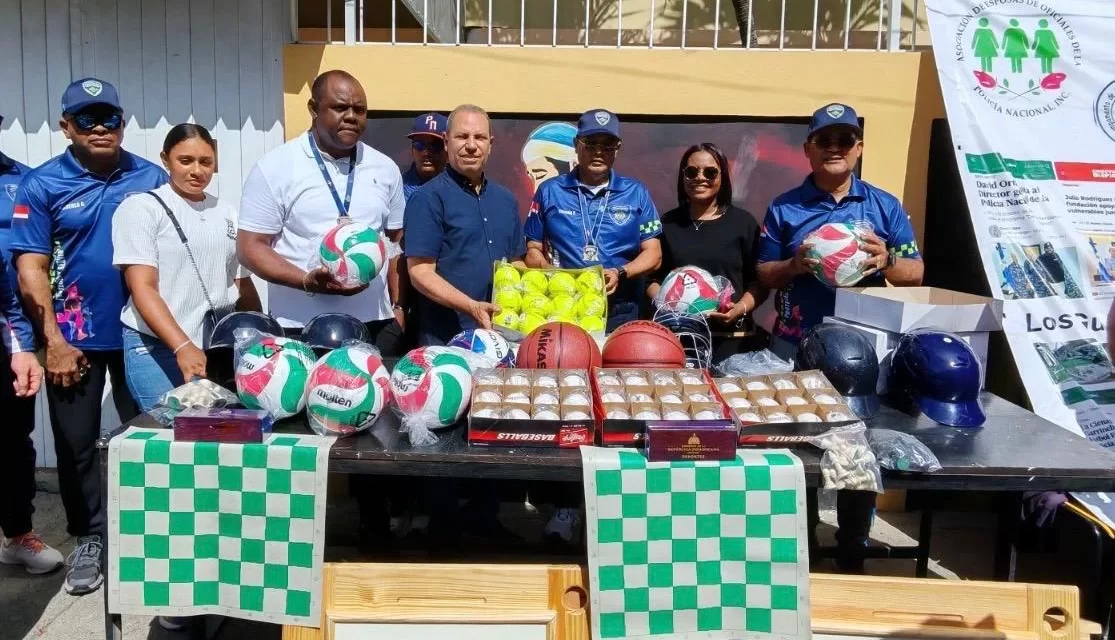 Policía Nacional realiza excursión deportiva pueril en Las Matas de Farfán