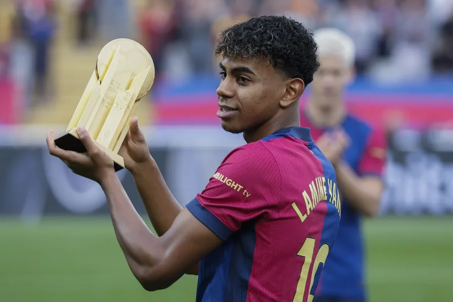 Lamin Yamal repite como candidato al trofeo Kopa al que incluso aspiran Cubarsí y Huijsen