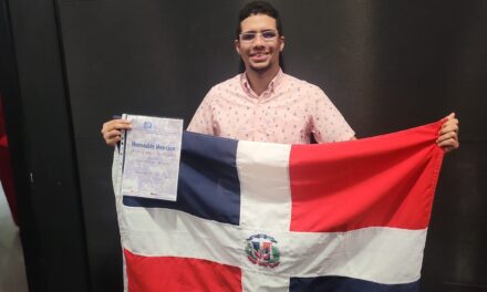 Young Dominican honrado en la competencia internacional de matemáticas