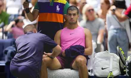 El breve problema de rodilla de Carlos Alcaraz en el US Open no le frena en la trofeo