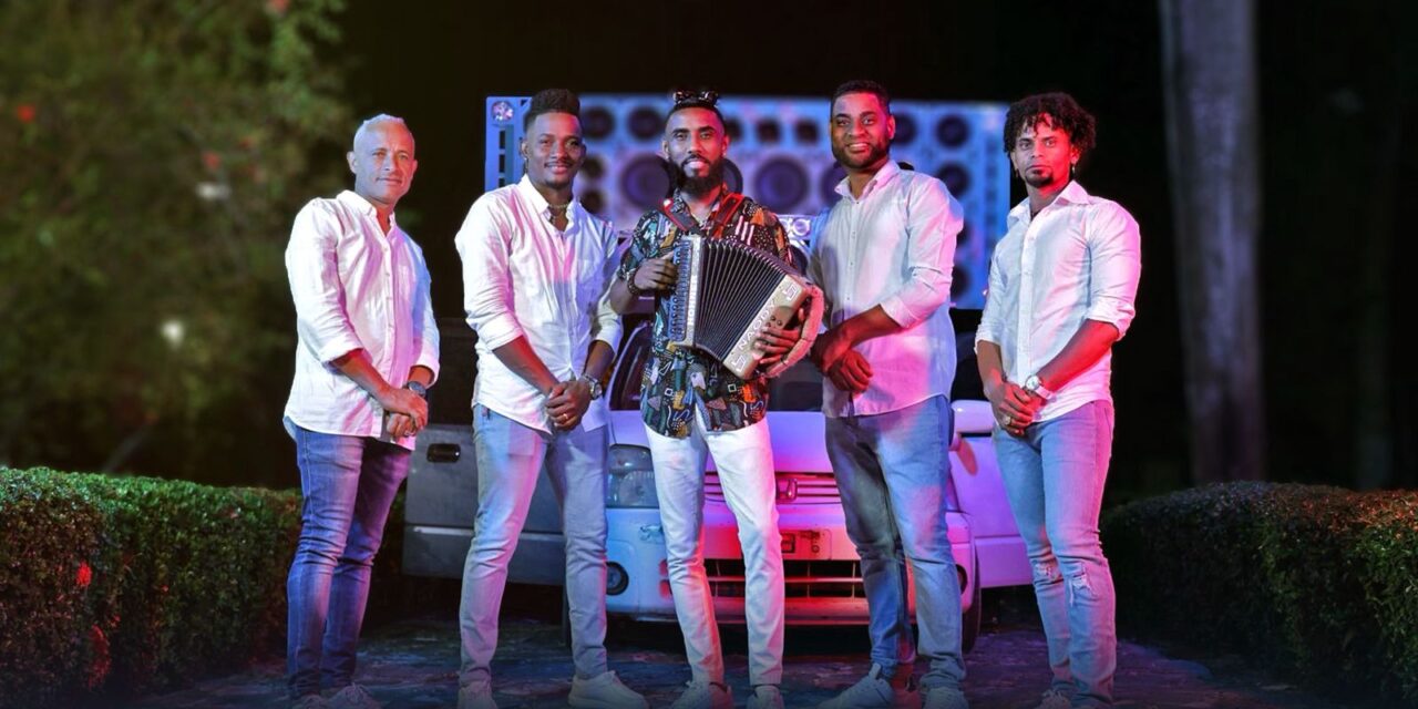 El Diamante Negro y la Mini Banda promocionan «La Pava»