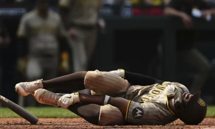 Los Padres colocan al campocorto Xander Bogaerts en la índice de lesionados de 10 días por fractura en el pie