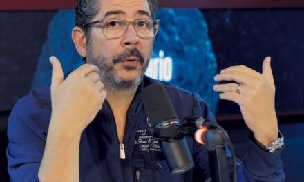 Guerrero Heredia destaca la educación en la casa de Alofoke