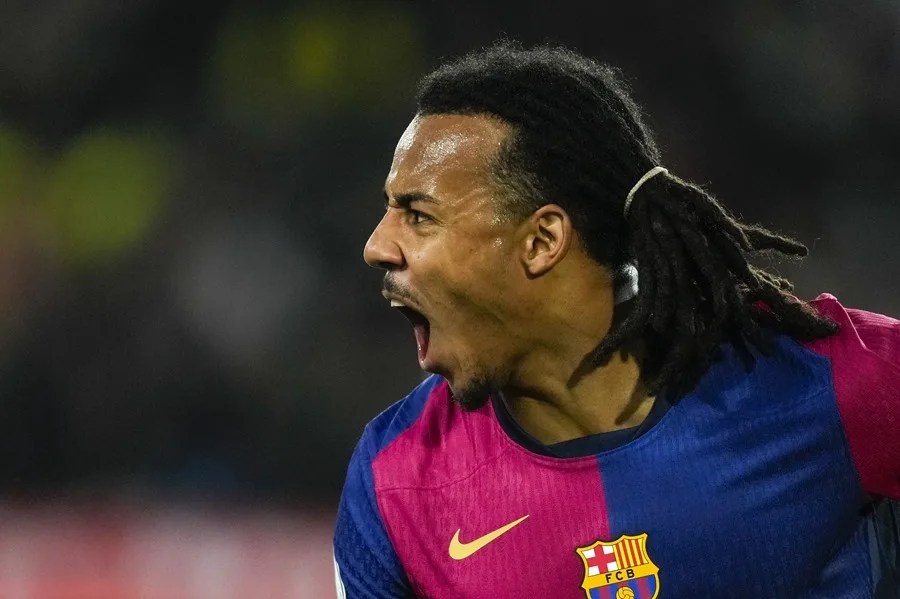 El Barcelona renueva al defensa francés Jules Koundé hasta 2030