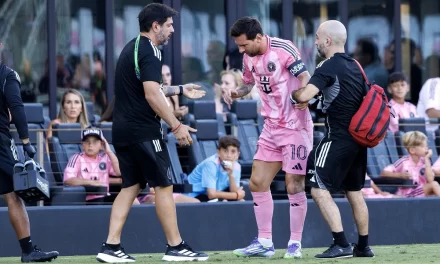 sale dañado al minuto 11 en presencia de Necaxa