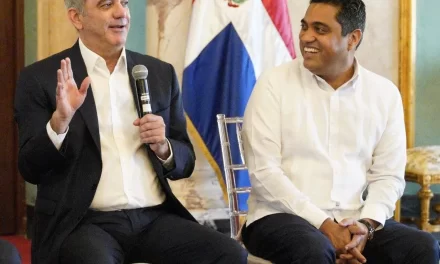 Gobierno anuncia inversión de RD$ 800 millones para construir 30 multiusos en GSD