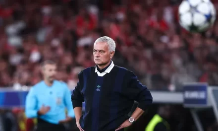 El Fenerbahce de Estambul destituye a José Mourinho