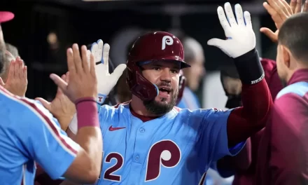 Schwarber se convierte en el 21er toletero con cuatro jonrones en un partido