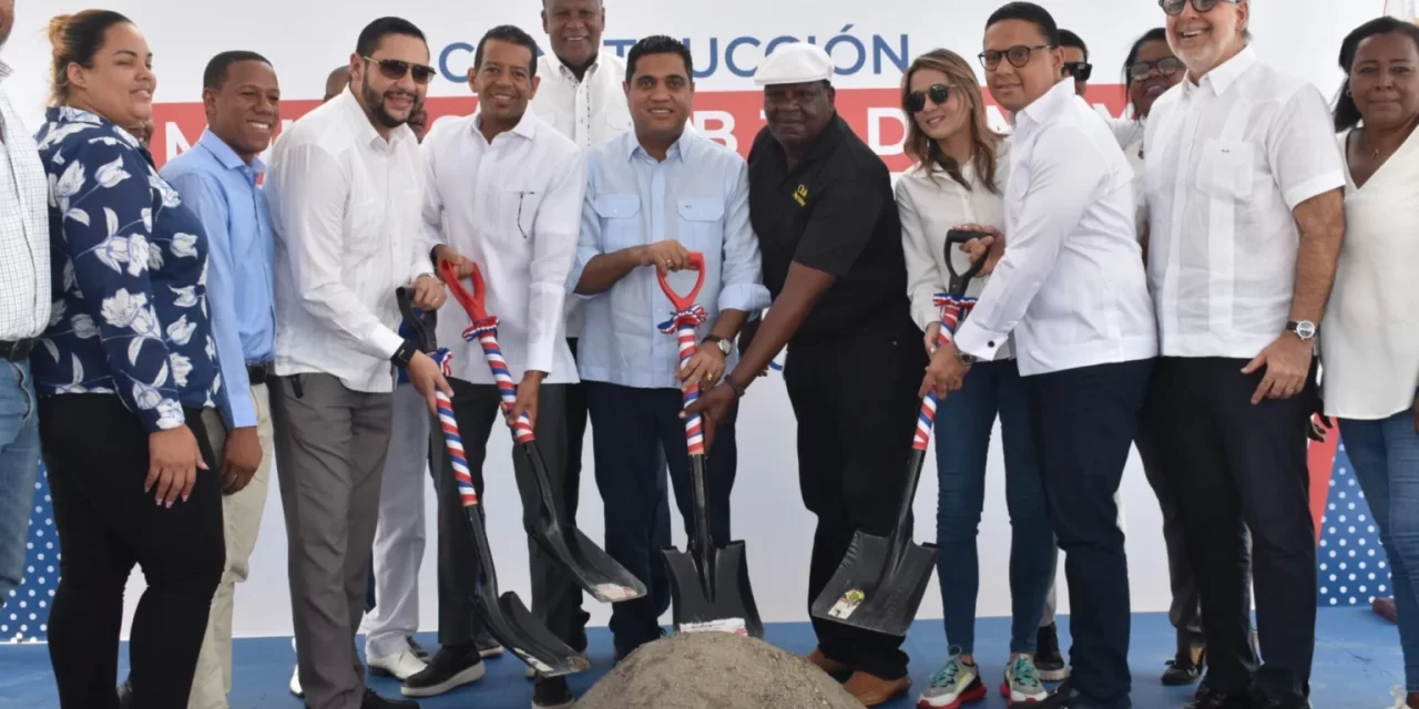 Ministro de Deportes da primer picazo para la construcción del multiusos del Club 30 de Mayo
