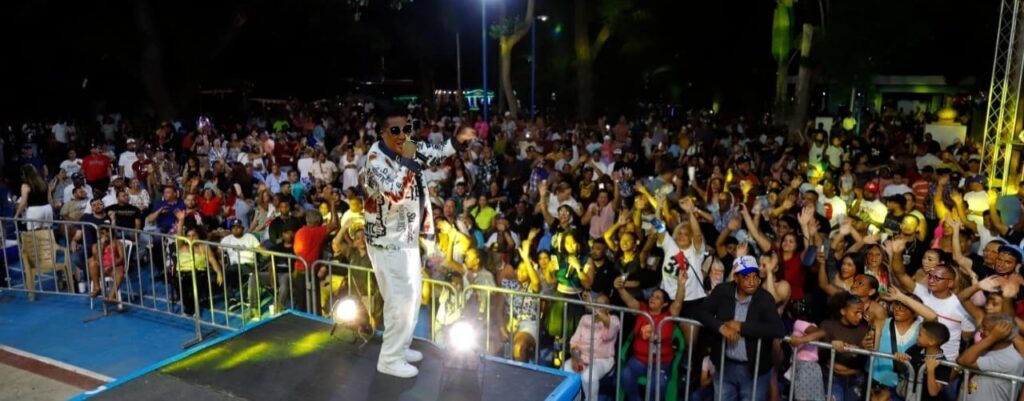 ¡Viva la patria! Lleno de orgullo y música, la línea del noroeste, el noreste y las áreas cercanas a la capital | 8 | ¡Viva la patria! Lleno de orgullo y música, la línea del noroeste, el noreste y las áreas cercanas a la capital, las noticias de hoy en la República Dominicana | Último minuto