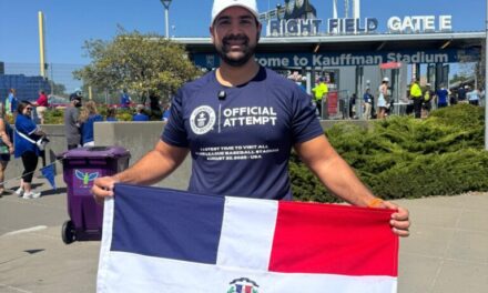 Dominicano Jepssy Beltré logra Récord Guinness al pasarse los 30 estadios de Grandes Ligas en solo 25 días