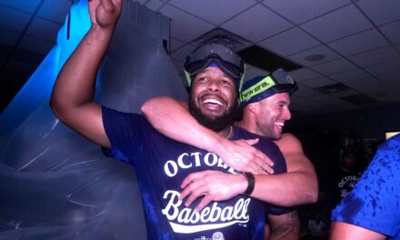 Azulejos aseguran su pase a playoffs y buscan coronarse en el Este