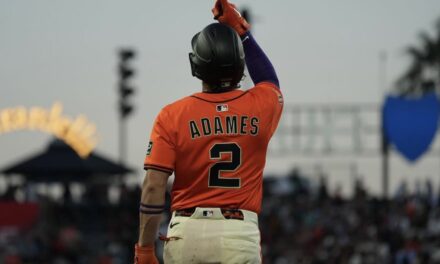 Willy Adames hace historia al cobrar el Premio Willie Mac 2025