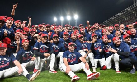 Guardianes avanzan a la postemporada con dramática triunfo frente a Rangers