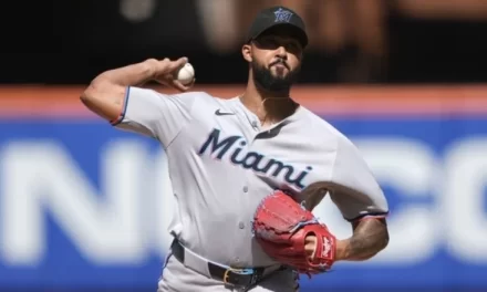 Sandy Alcántara se incomoda con su manager por sacarlo de esparcimiento sin preguntarle