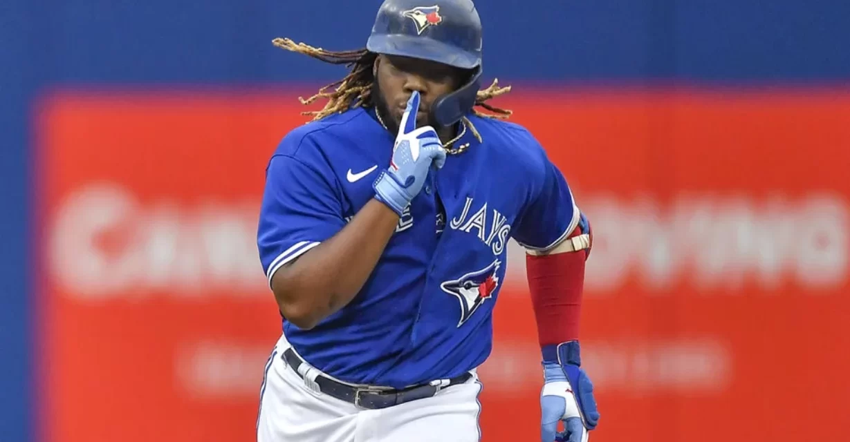 Vladi Jr azota Yankees en incertidumbre de 4 hits