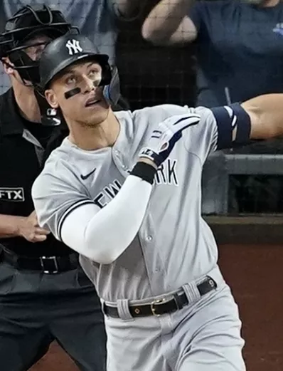 Aaron Judge fijó un récord de la Liga Americana con 35 boletos intencionales en el 2025