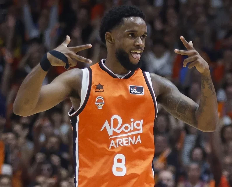 El Valencia Basket apetencia en Badalona y es finalista de la Liga Endesa