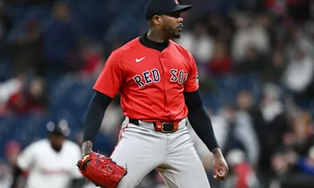 Chapman seguirá en Boston en 2026 tras firmar extensión