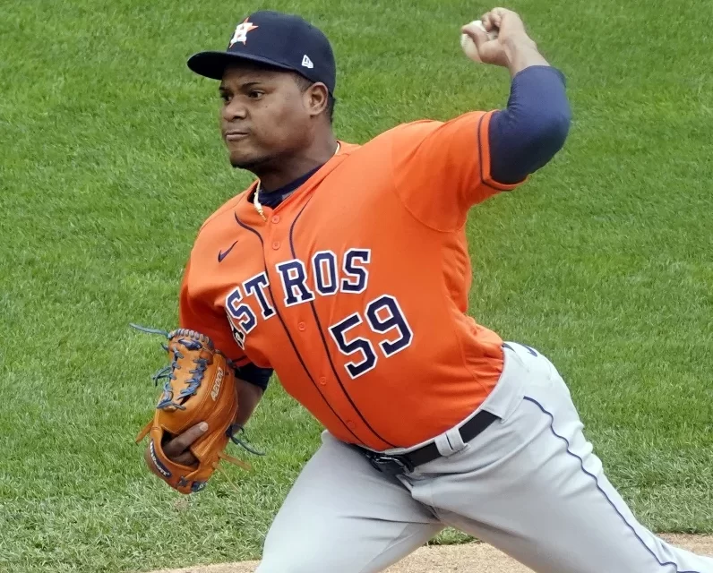 Framber Valdez se disculpa con su receptor César Salazar