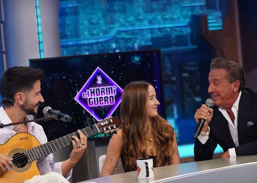 Montaner canta «Si tuviera que elegir» con Evaluna y Camilo en El Hormiguero