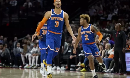 Se le agrava magulladura en el dedo a Josh Hart