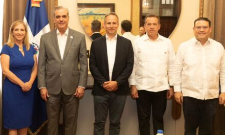 Abinader conoce a los funcionarios de Amazon antaño de la Cumbre del patrocinio de América