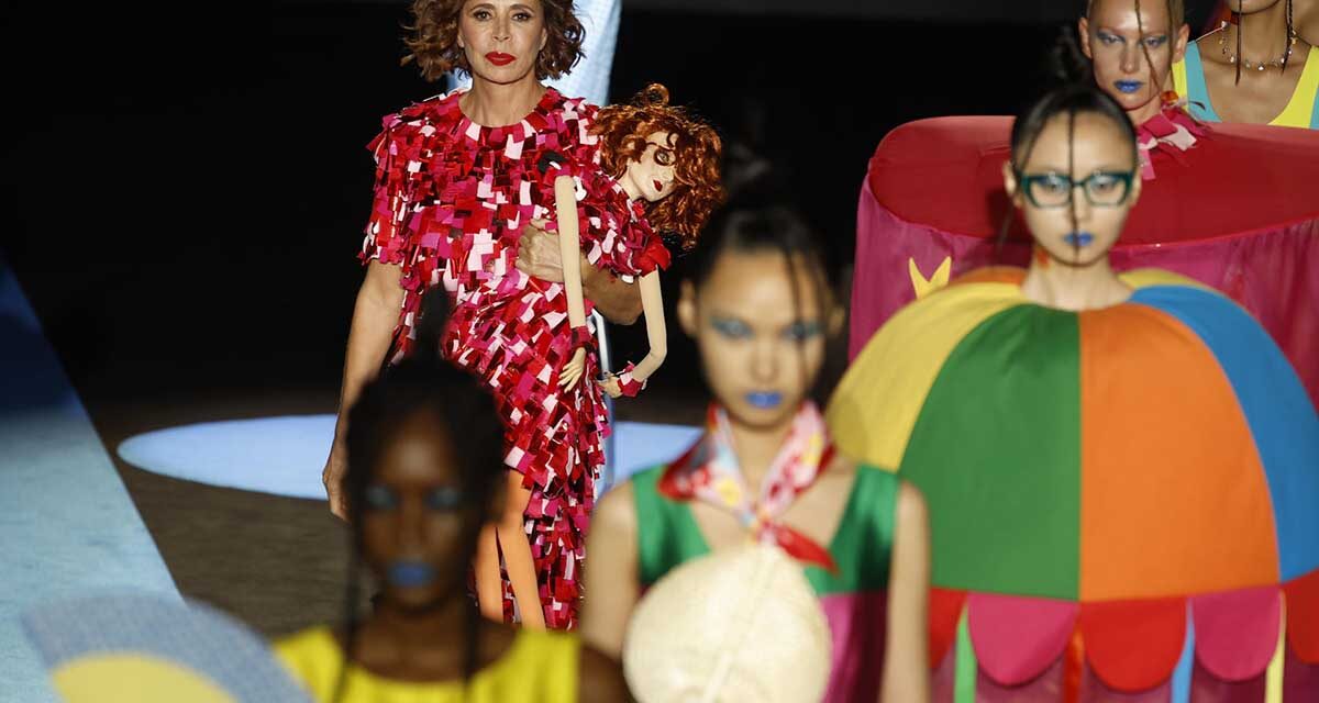 Agatha Ruiz de la Prada recurre a AI para preparar su colección «loca»