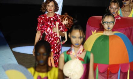 Agatha Ruiz de la Prada recurre a AI para preparar su colección «loca»