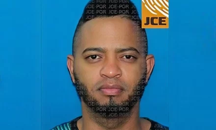 Argenis Kodigo, vinculado al club noctámbulo VIP de Kodigo, se entrega por supuesto tráfico de drogas y lavado de mosca.