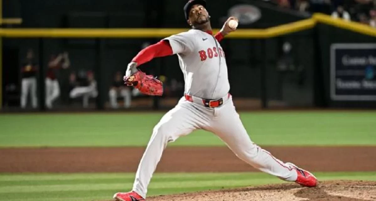 Chapman iguala récord de 4 ponches en un inning