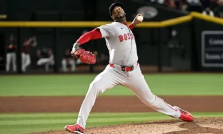 Chapman iguala récord de 4 ponches en un inning