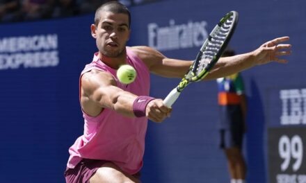 Alcaraz elimina a Rinderknech y avanza a cuartos en Nueva York