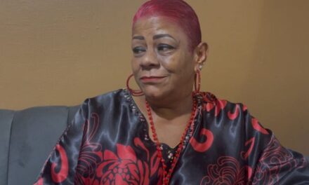 La matriz de Crazy Design expresa orgullo en su hijo