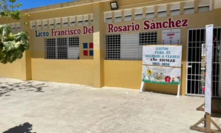 Cuatro adolescentes arrestados por presuntamente envenenando a los estudiantes en una escuela en Nagua