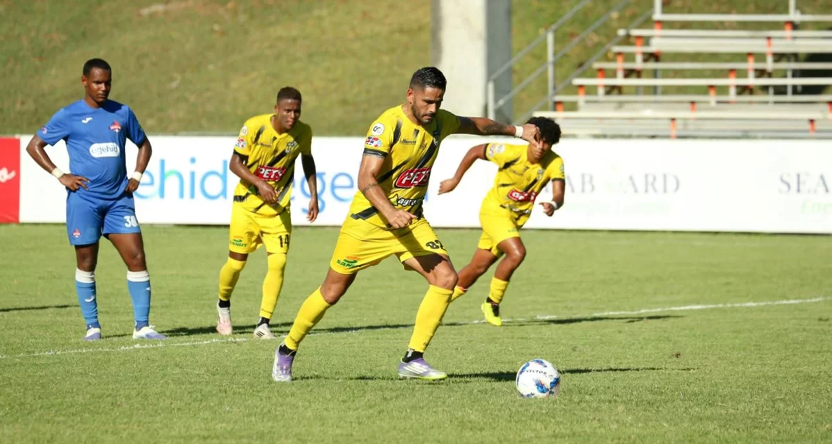 Doblete de Ascona y un gol de Parra sellan conquista Moca FC