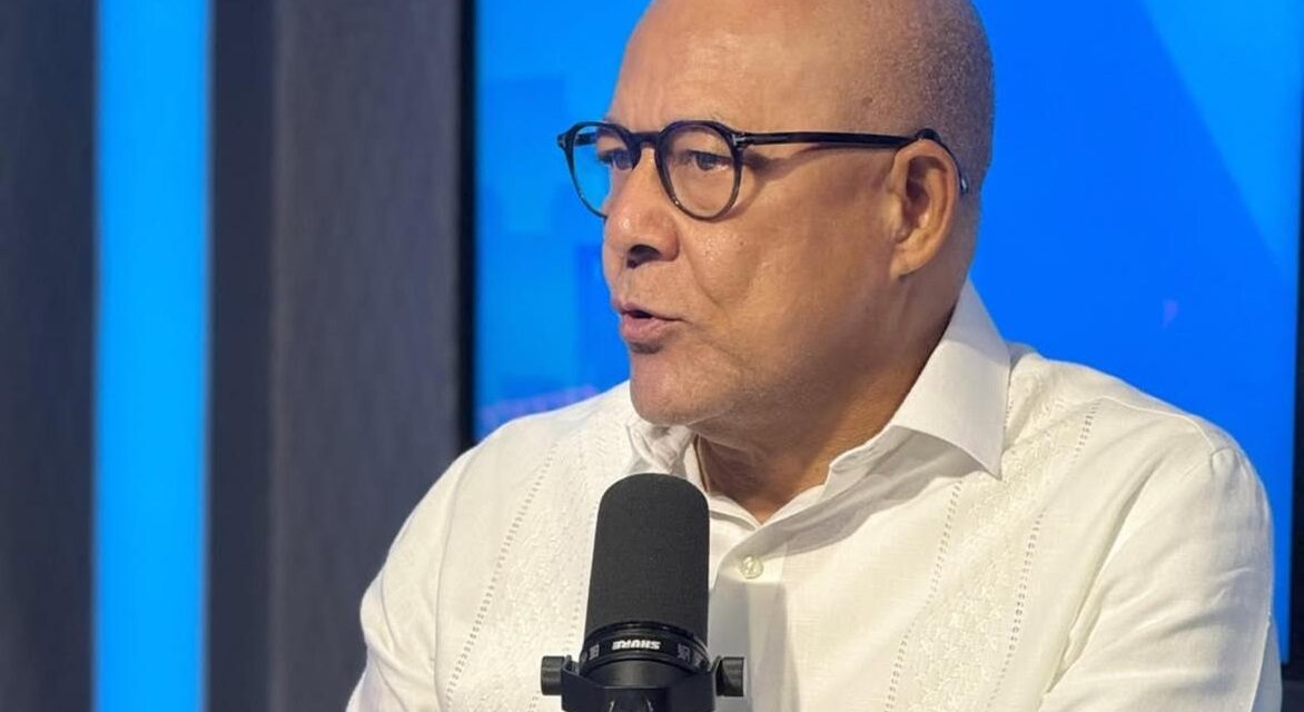 Dominicano Anticorrupción Ratigante Explosión del dirigente de ética sobre la amenaza de la demanda