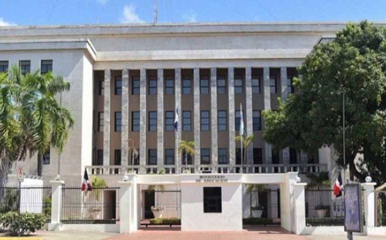 El Ministerio de Educación Dominicana escudriñamiento una investigación sobre incidentes químicos tóxicos en las escuelas