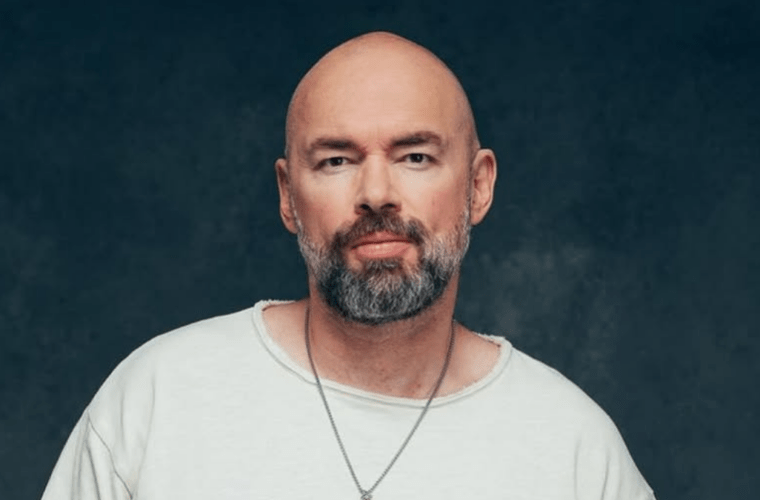 El concierto de Santiago Cruz en SD es reprogramado por los ajustes de la viaje internacional